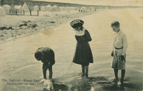 Paddlers west of Minnis c.1907